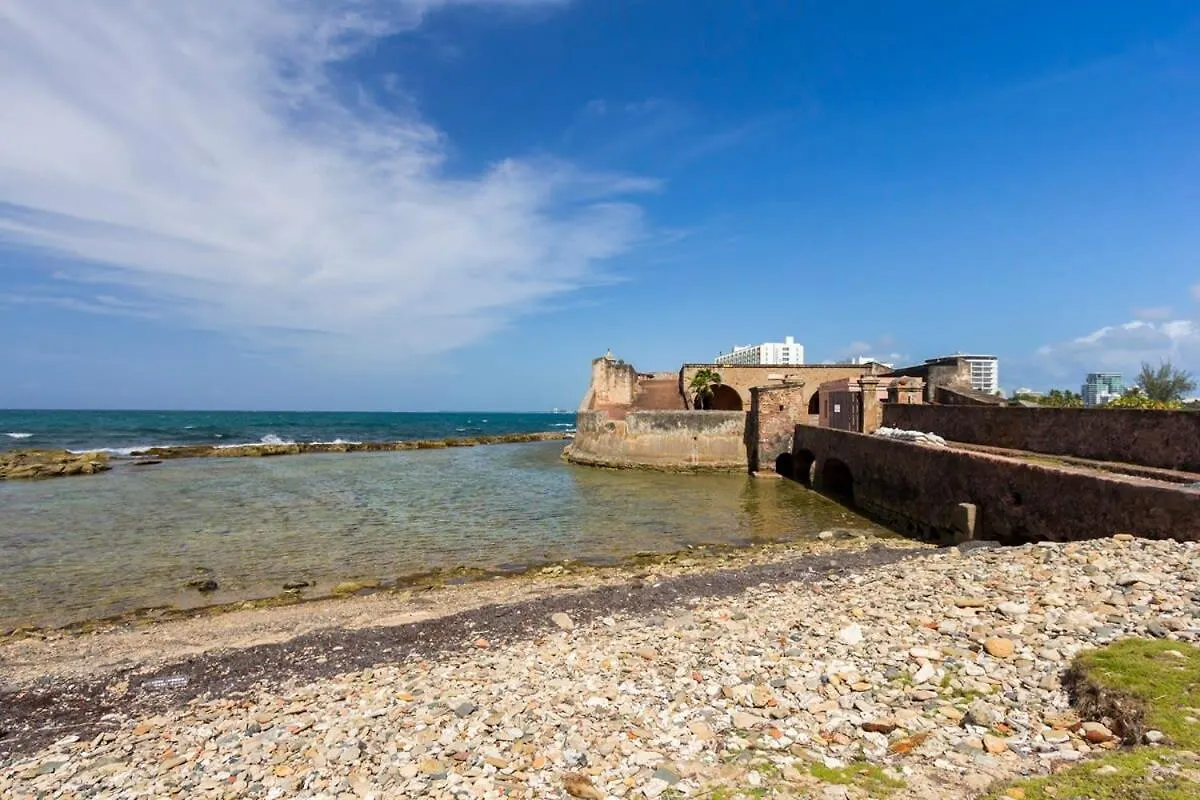 Мини-отель Отель San Cristobal Studio - Oceanfront In Trendy Condado Location Сан-Хуан